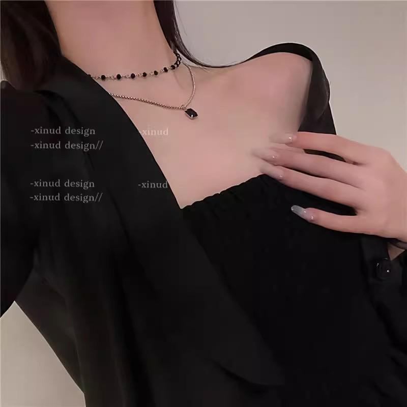 Double-layer stacked black diamond-encrusted necklace, new simple and light luxury collarbone chain, neck chain.