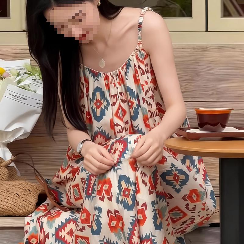 Elegantes französisches Sommerkleid mit Blumenmuster und Spaghettiträgern für Damen