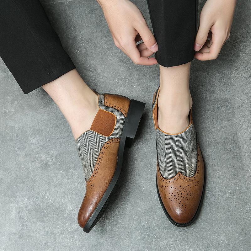 Fashion Spring New Men's Comfortable Carved Breathable Block Shoes Fashion Brand Men Retro Brown Pointed Business Banquet Wedding Shoes