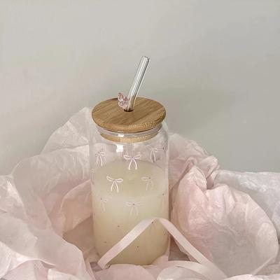 Copos de Vidro Fofos com Laço e Tampa de Bambu e Canudo 500ml Copos de Vidro em Formato de Lata Copos para Suco Café Quente Gelado Copo Tumbler Presente