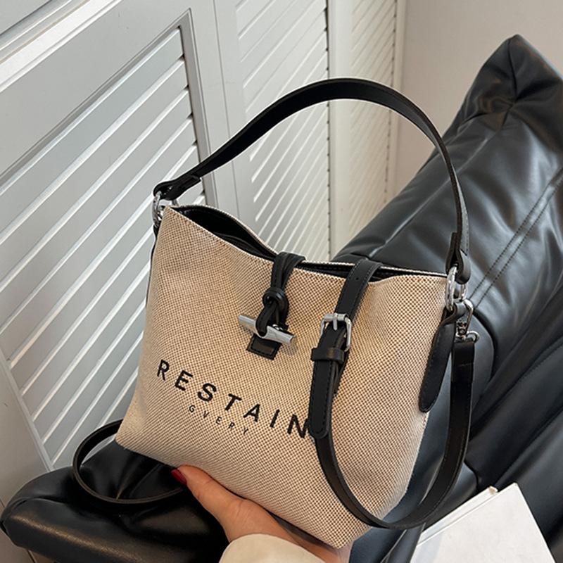 

Премиальная фактурная сумка женская сумка 2024 новая осенне-зимняя популярная холщовая сумка-мессенджер нишевый дизайн популярная сумка-тоут