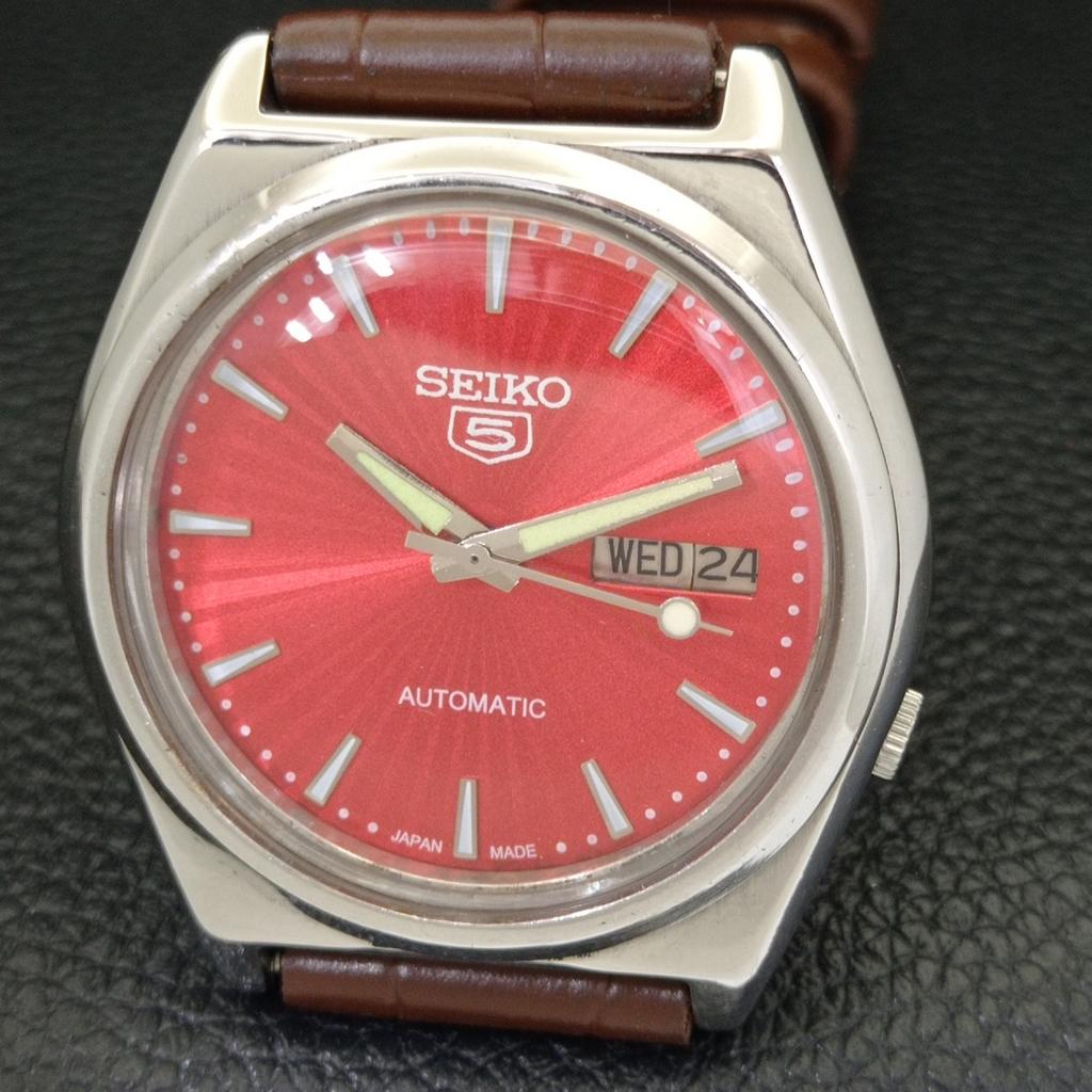 Seiko 5 AUTOMATIK VINTAGE 7025A JAPAN HERREN ROTES ZIFFERBLATT UHR a701227-5