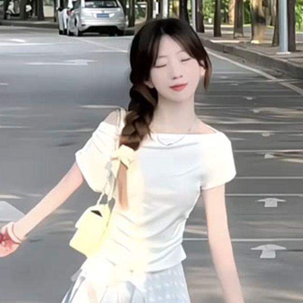 

Korean Style White One-Shoulder Top + Plaid Mesh Skirt Set Small