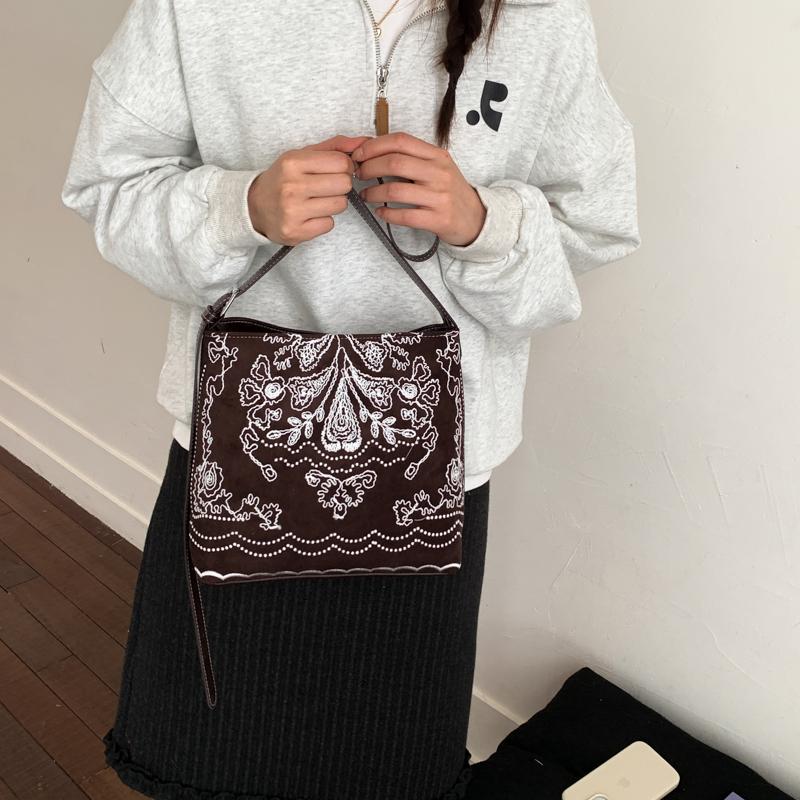 Embroidered Floral Crossbody Bag with Lg Strap Fashi Shoulder Bag