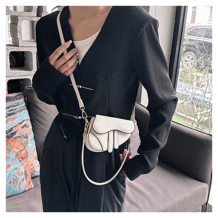 2023 Neue Damen Mini Satteltasche - Stilvolle Französische Mode Umhängetasche Dreieck Handtasche