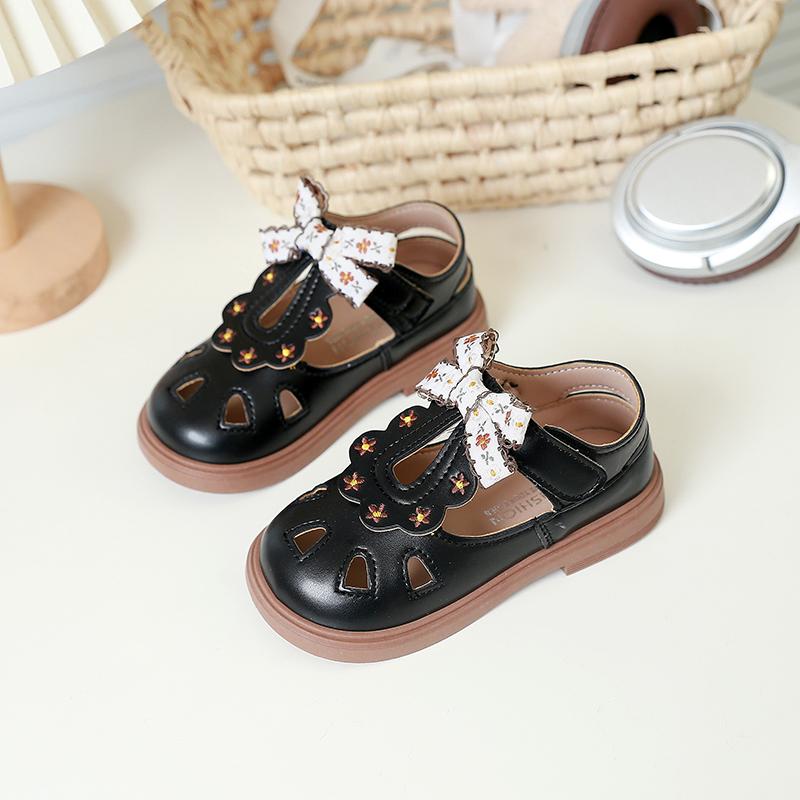 Girls Princess Sandals Hollowed-out Embroidered Children Beach Shoes Sweet Bows Floral 2025 Brand New Kids Casual Shoes Soft
