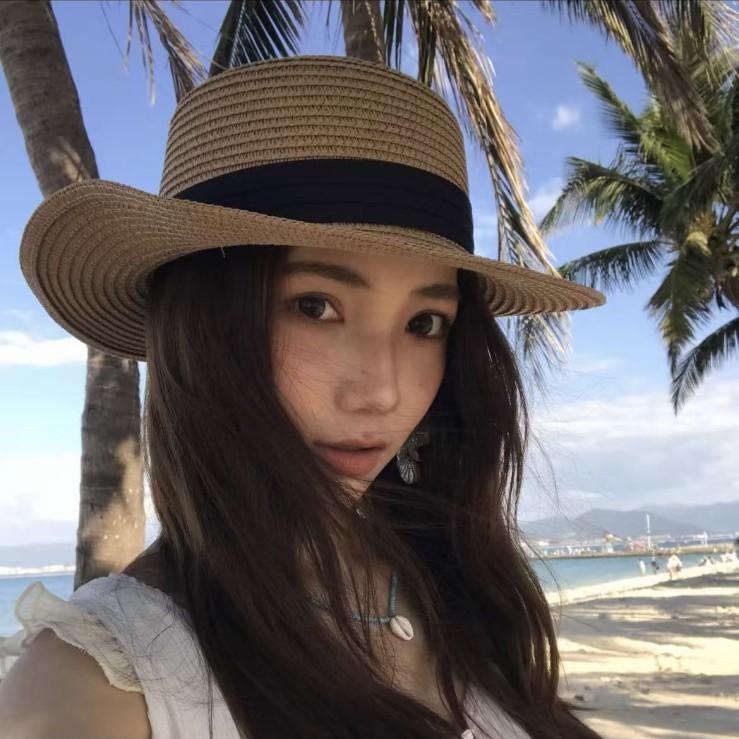 French Hepburn Style Flat Top Straw Hat Women's Summer New Seaside Vacation Sunshade Sunscreen Hat Elegant Top Hat