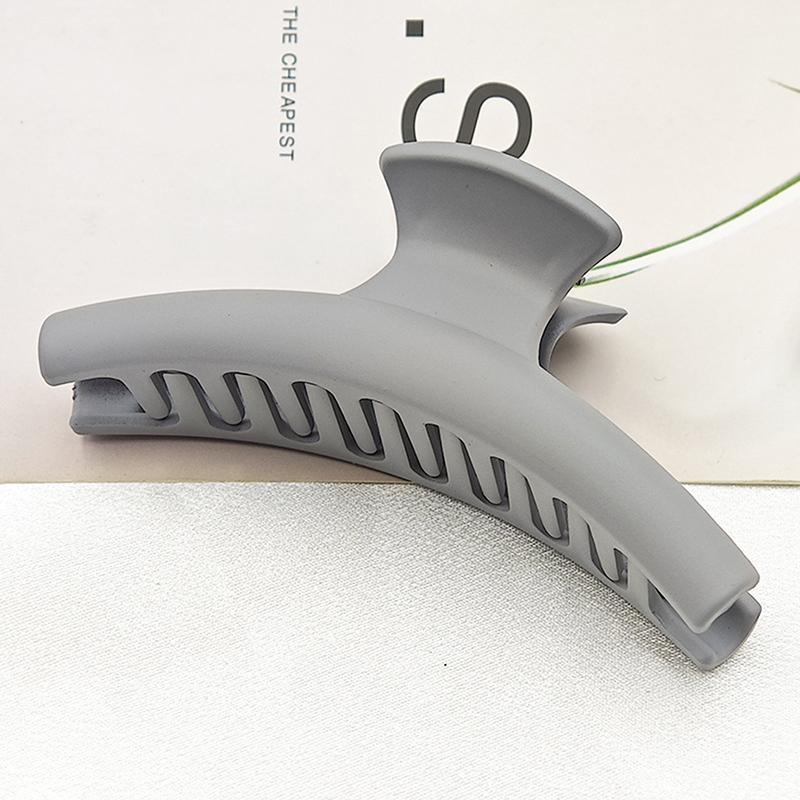 Curved Metal Shark Clip Woman Geometry Metal Hollow Hair Claw  Solid Color Ponytail Hairpin Light Luxury Hair Accessories