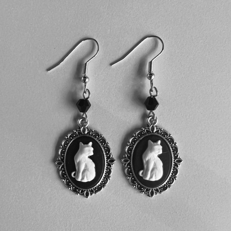 1pair Gothic Retro Portrait Black Dangle Earrings Palace Style Birthday Jewelry Gift for WomenGood Product