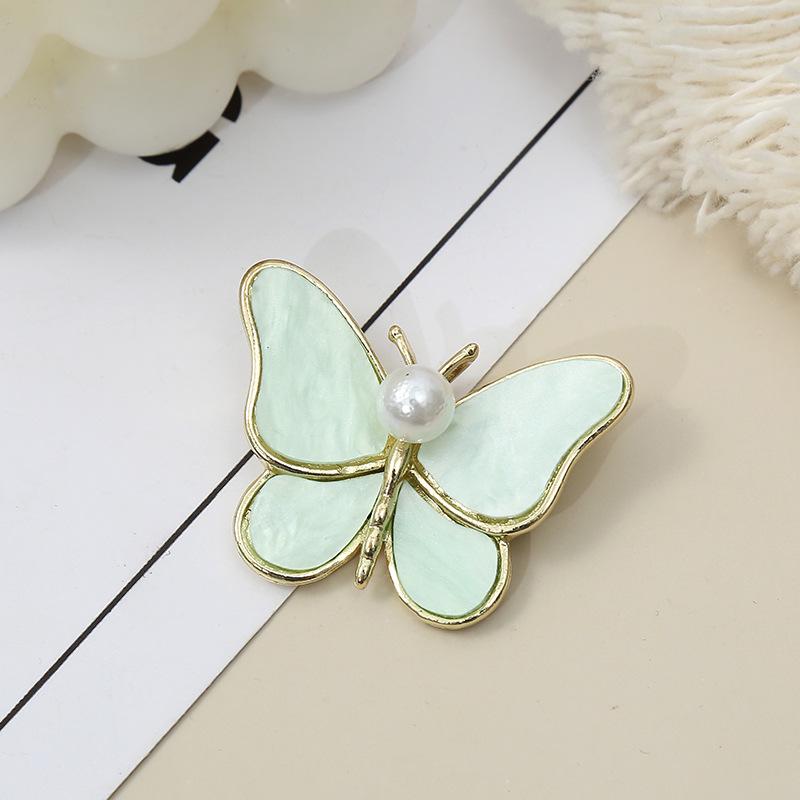 Korean Pearl Butterfly Brooch: Elegant Alloy Pin for Chic DIY Clothing Accessories