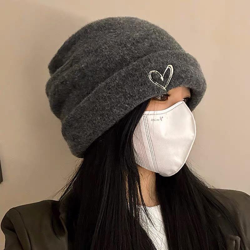 Autumn and winter hats women's cold hats big head circumference versatile knitted thin crimped outdoor stacking hats women's winter