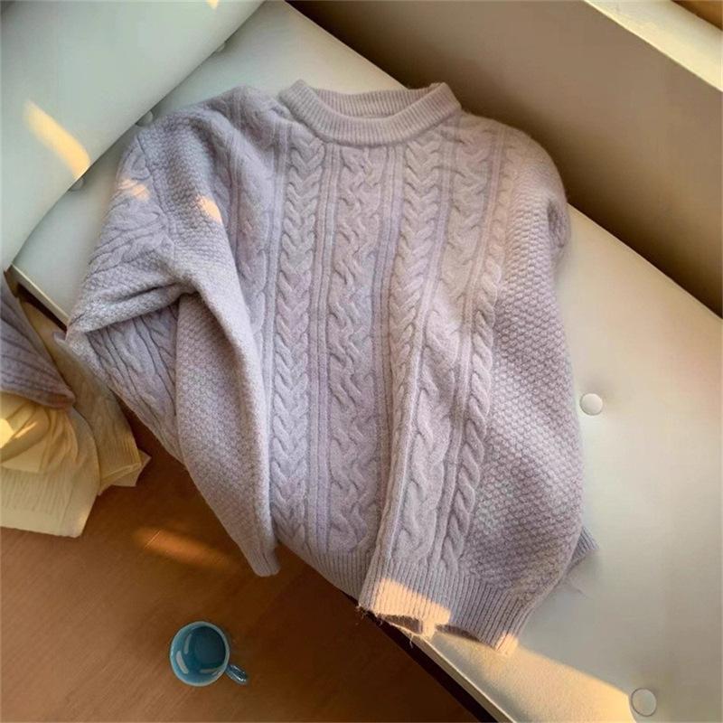 A Gentle Round-neck Braided Pullover Sweater for Women, A New Loose and Soft Knitted Top for Autumn and Winter