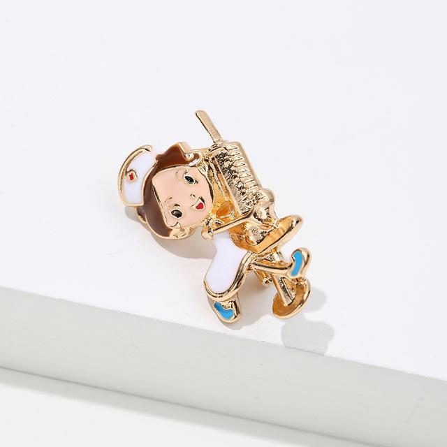 Broches créatives et mignonnes sur le thème médical, broches exquises en métal émaillé pour infirmière, médecin, stéthoscope, badge en forme d'ambulance