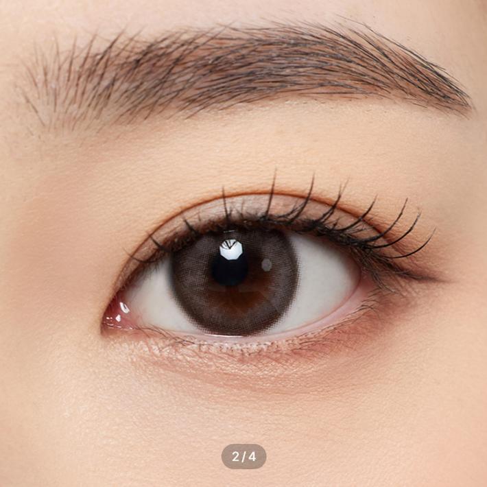 Christine Ash Brown, transparentă