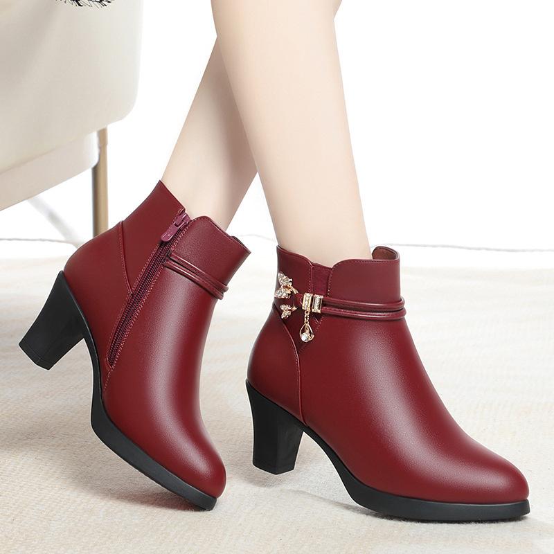 Mom Shoes Autumn and Winter Leather Shoes Velvet New Middle Heel Short Boots Tapered Heel Fashion Boots    and Elderly Warm Cotton Shoes