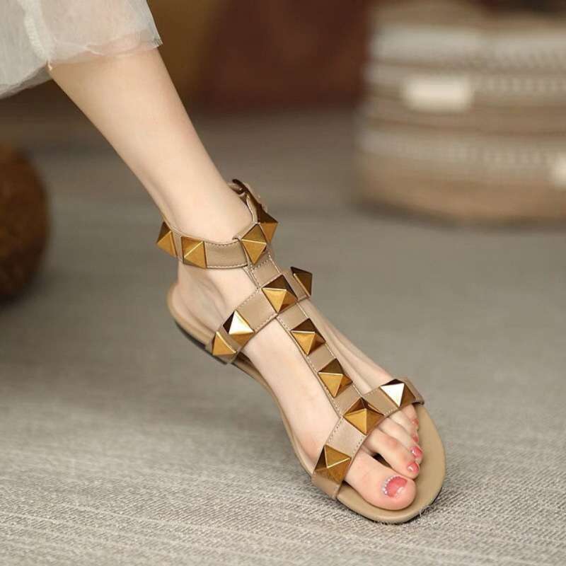 Fashion Womens Soft Leather Studded Sandals Non-Slip Flat Heel European and American Style Belt Buckle Versatile Sandals
