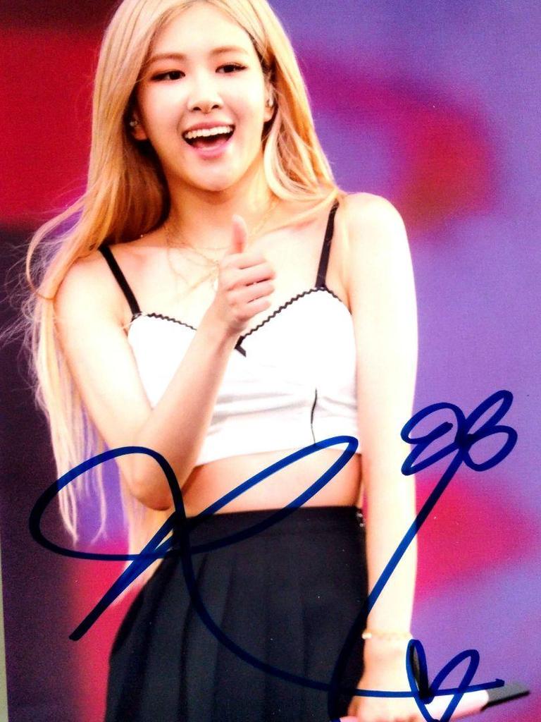 [USED] On Sale...Rosé Autographed 2L Size Photo...Rose...BLACKPINK...