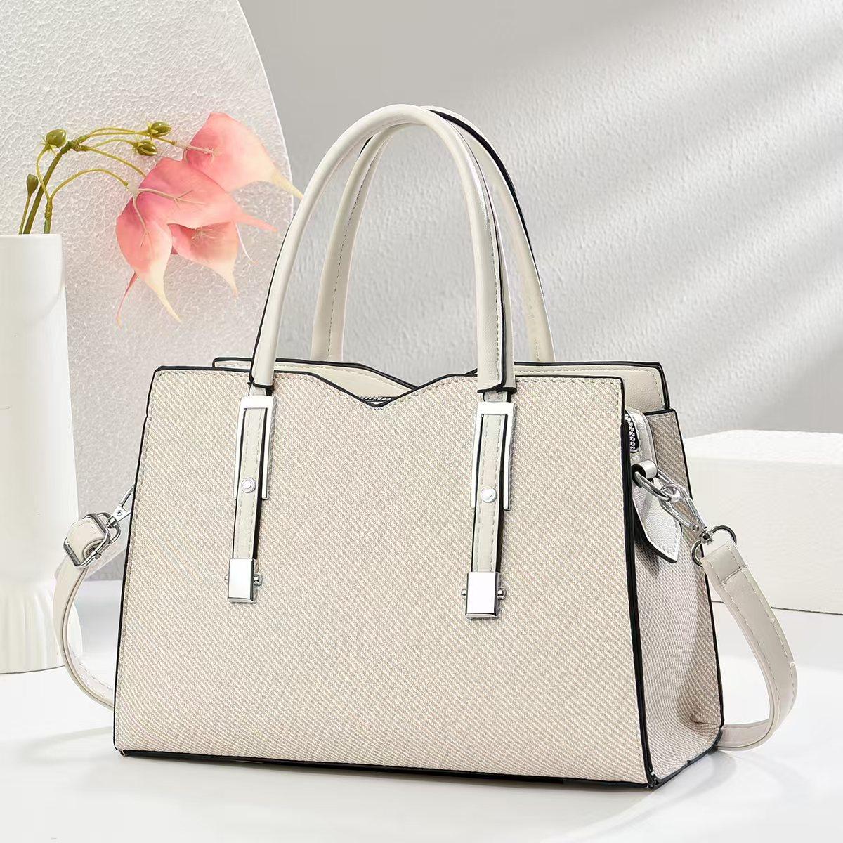 New Design High-value Handbag Fashionable Large-capacity Shoulder Bag High-end and Versatile Easy Lightweight Luxury Crossbody Bag .