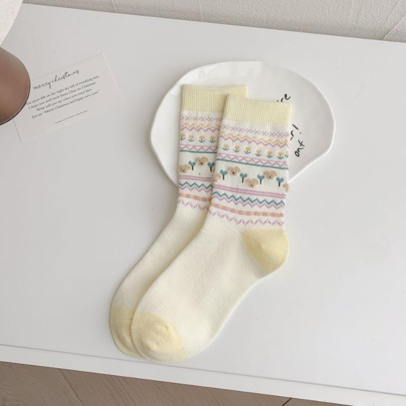 Candy-colored Socks Are Gentle and Sweet for Girls In Spring and Summer. They Are Sweat-absorbent, Breathable and Simple Cotton Socks for Commuting