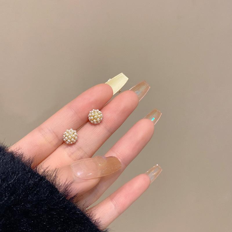 BLINGBAY New Women's Earrings Retro Women's Light Luxury High-End Niche Earrings Sweet Temperament Ear Accessories Modern Jewelry Gifts