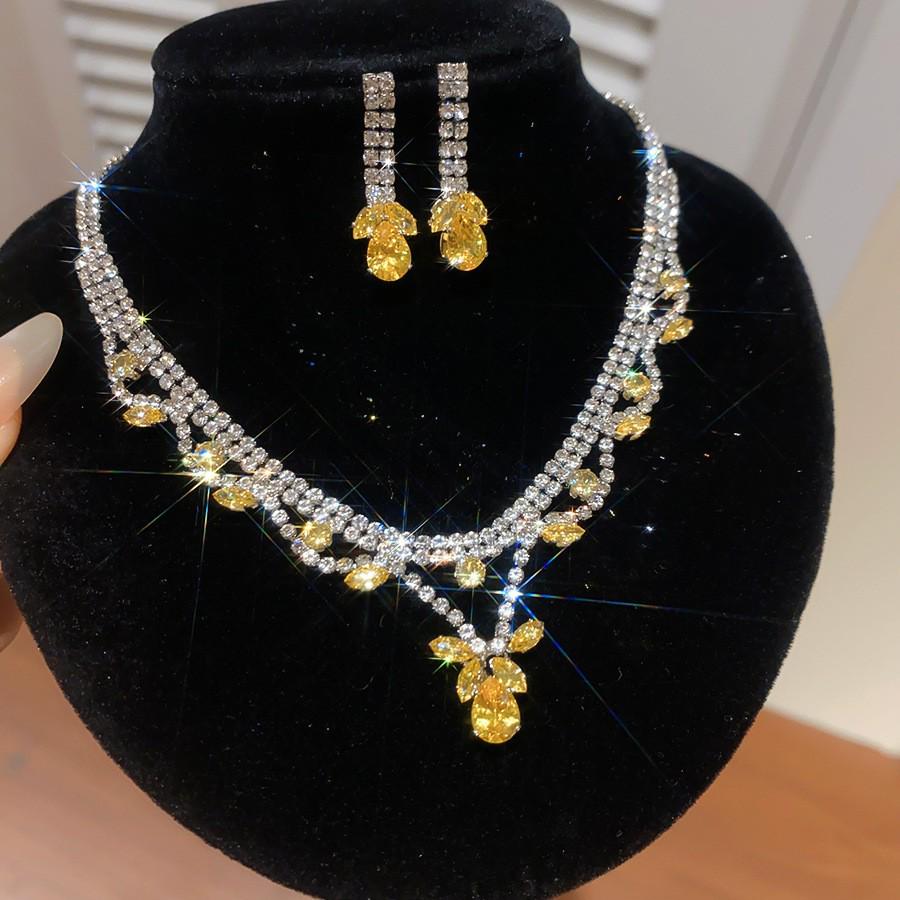 Set di Orecchini e Collana con Diamanti a Goccia: Lussuosa Collana Girocollo con Pendente Gioiello per Donna