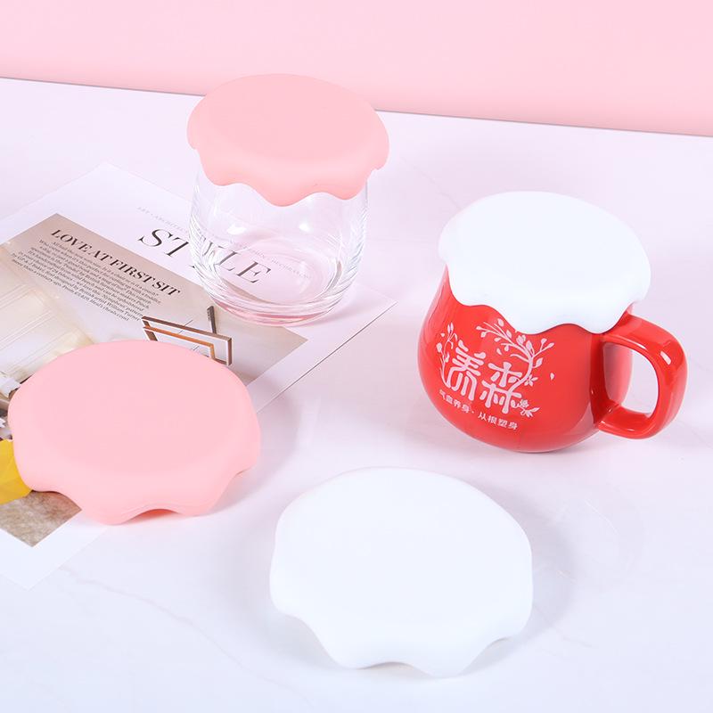 Silicone Mug Lid: Universal Dustproof, Leakproof, Anti-Scald, Heat Insulation Coaster.