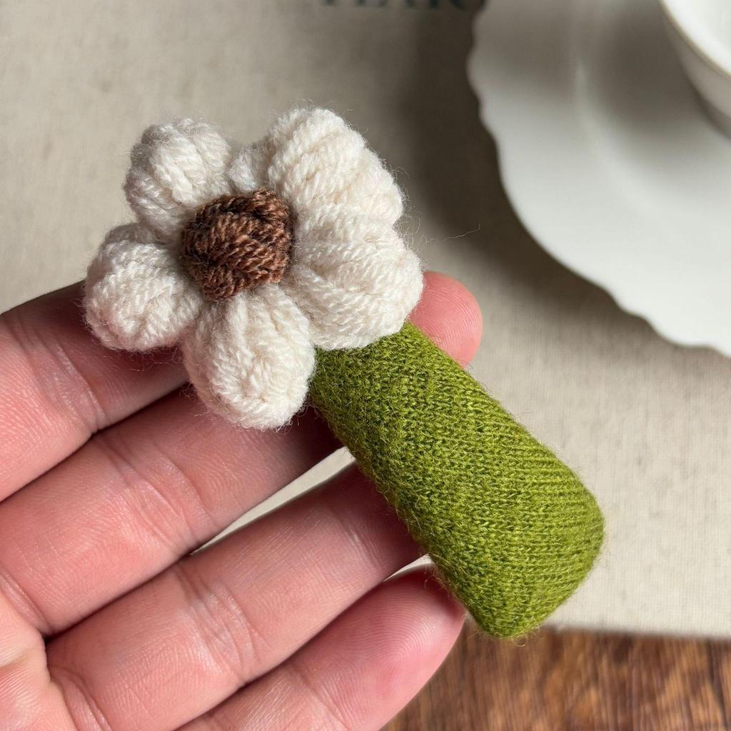 Autumn/Winter Forest-Style Knitted Flower Hair Clip for Bangs