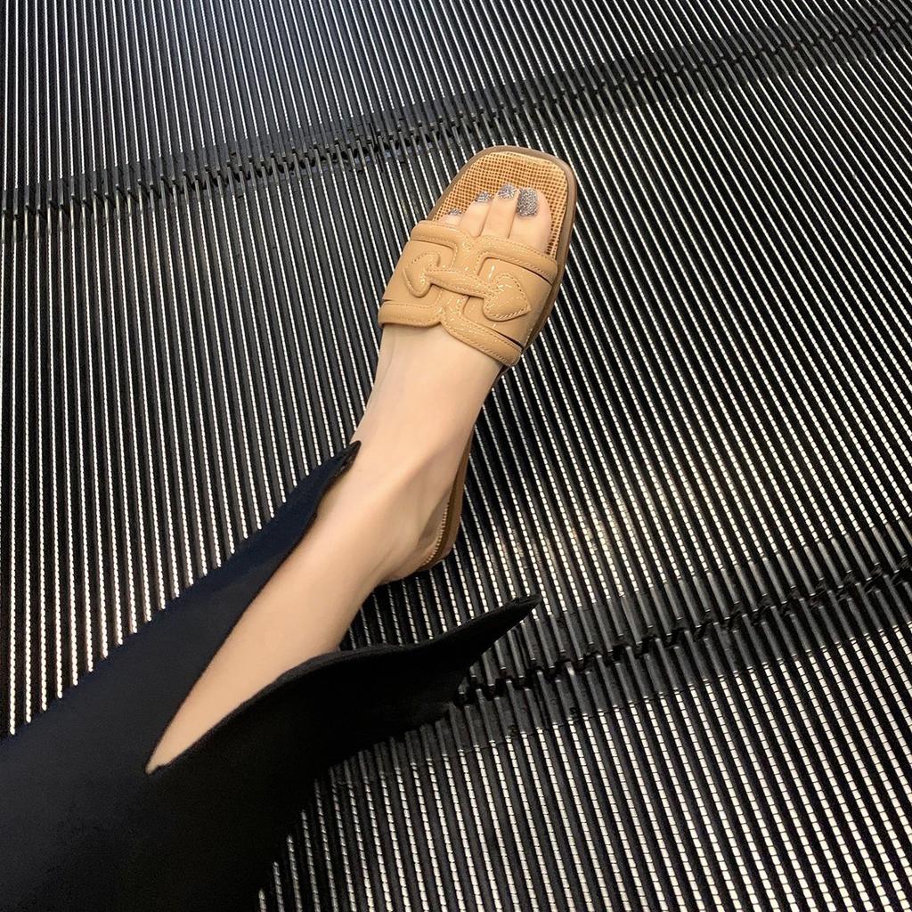 Grape mother of the same style | Summer new fashion straw woven flat bottom square head vacation with outer slippers women