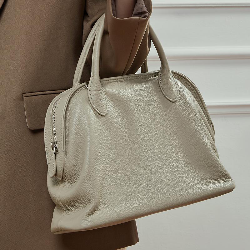 A Niche Design, Retro Cowhide, Fashionable Shell Handbag, Large-capacity Single-shoulder Handbag