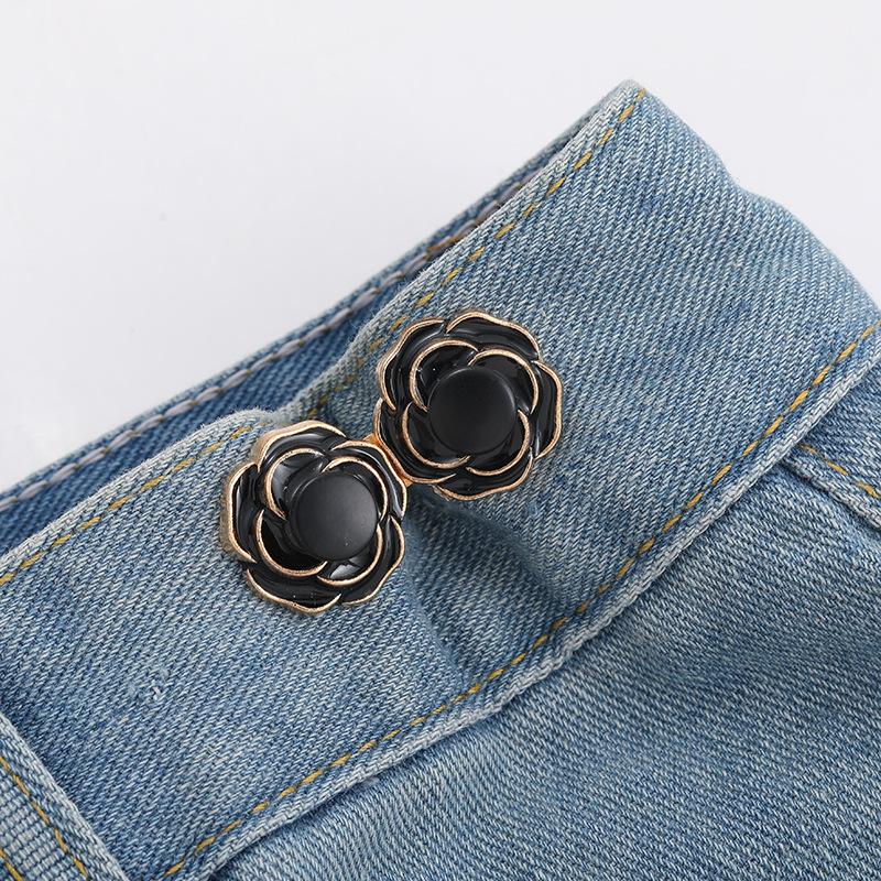 Camellia Flower Waist-cinching Button for Jeans, A Must-have Waist-cinching Tool. The Pants Are Sewn and Detachable with A Fixed Button