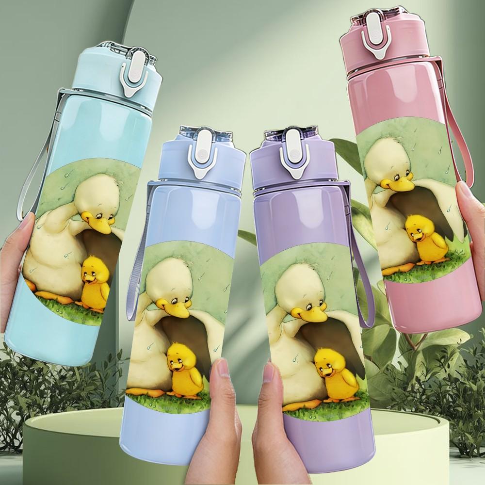 1PC Mother Duck With Baby Duckling Print 750ml Color Plastic Sports Water Bottle Leakproof Flip Straw Lid Suitable for Sports Office Home Use