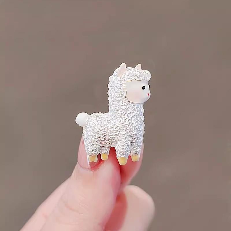 Cute alpaca brooch new personality sweet animal *** pin anti-light sweater suit accessories