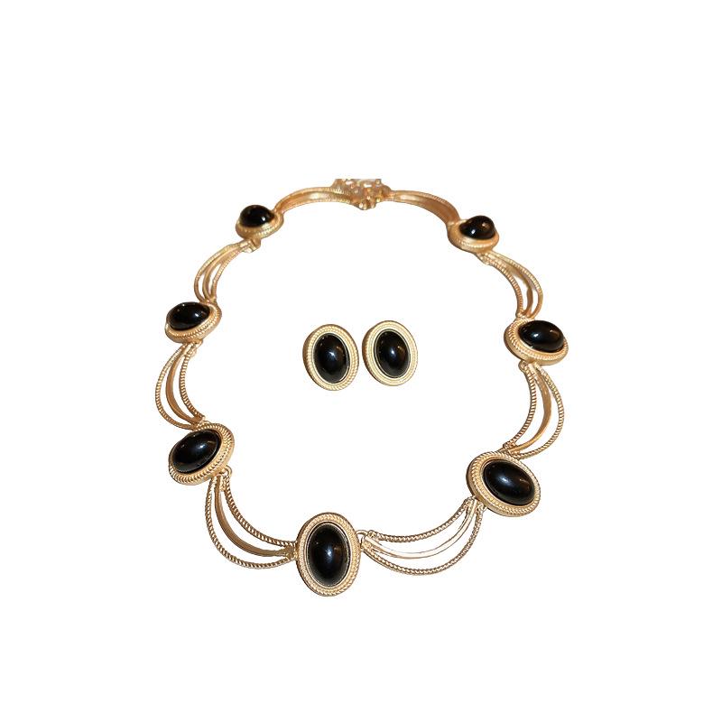 Retro Oval Geometric Silver Stud Earrings: Elegant Court Style for Women