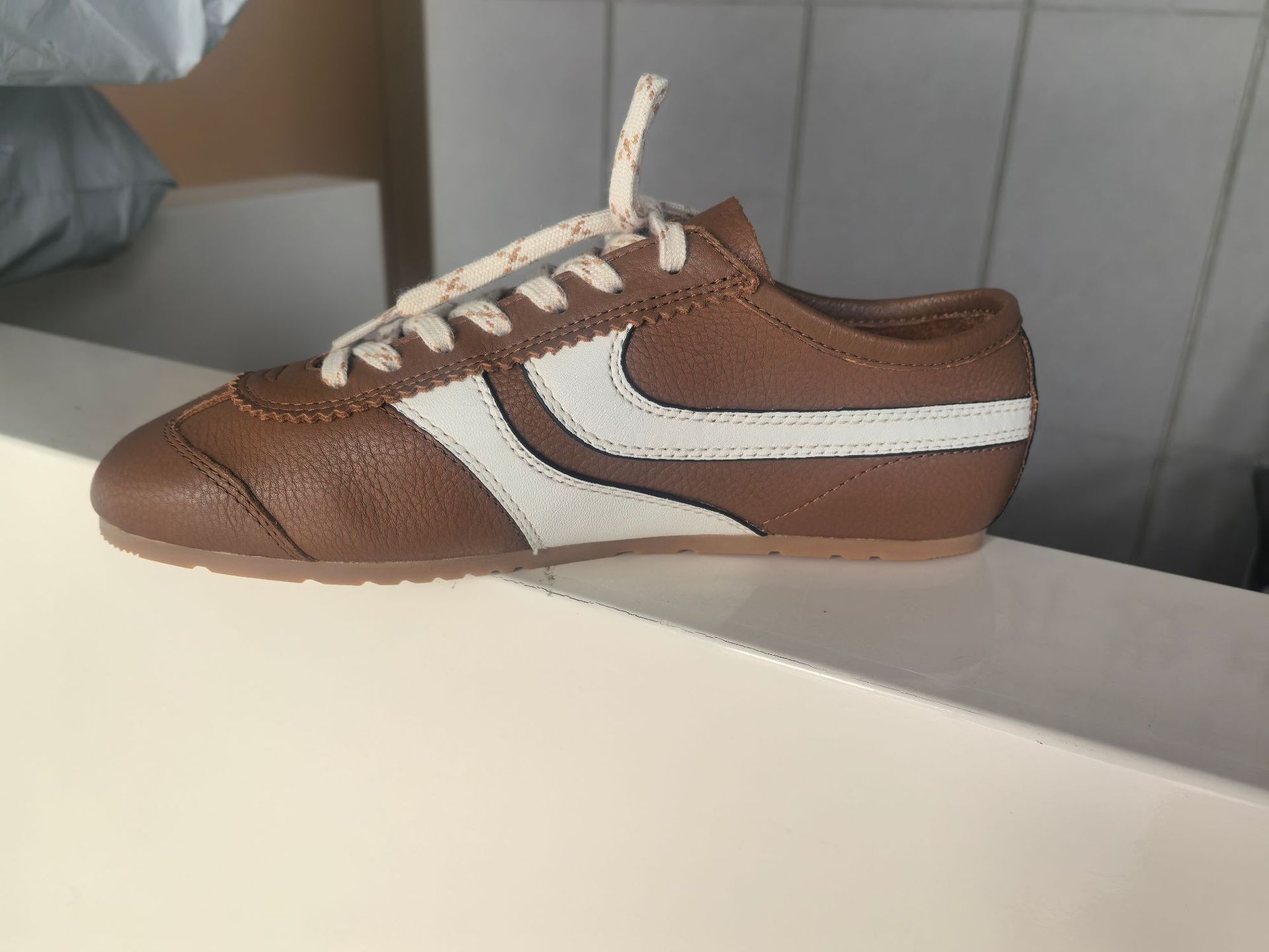 

2025 новые повседневные туфли из мягкой телячьей кожи, ретро-спортивные туфли savi, универсальные маленькие белые женские туфли с квадратной головкой 40 темно-коричневого