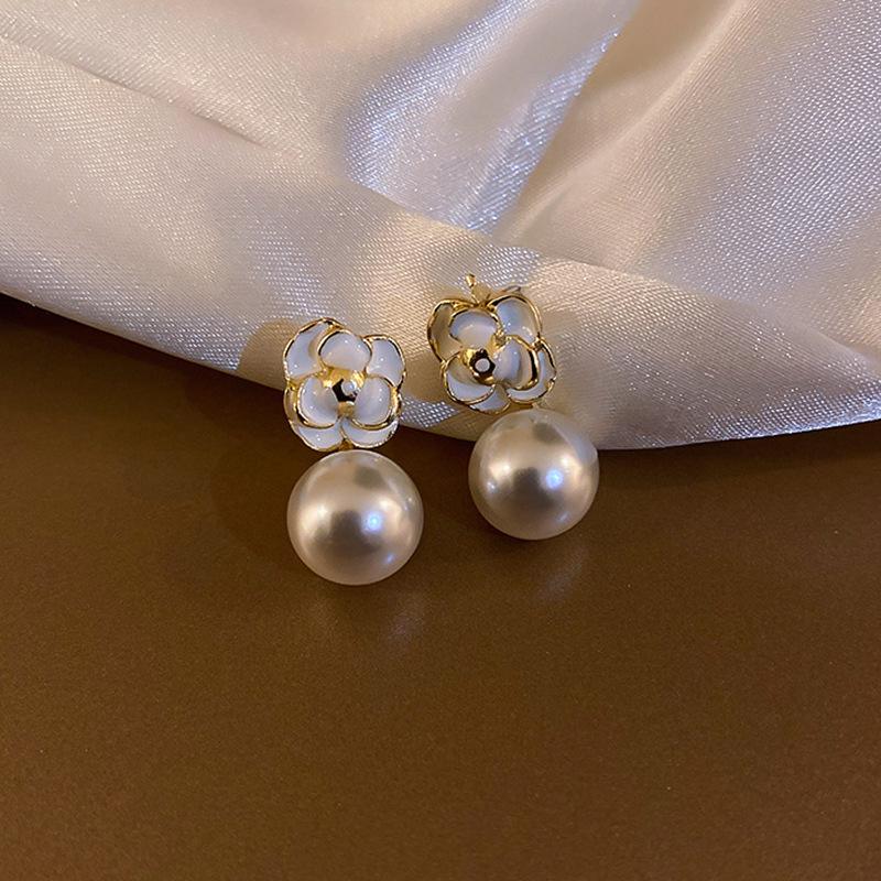 Silver Needle Luxury Zircon Flower & Butterfly Pearl Earrings - High-End French Retro Autumn/Winter Style
