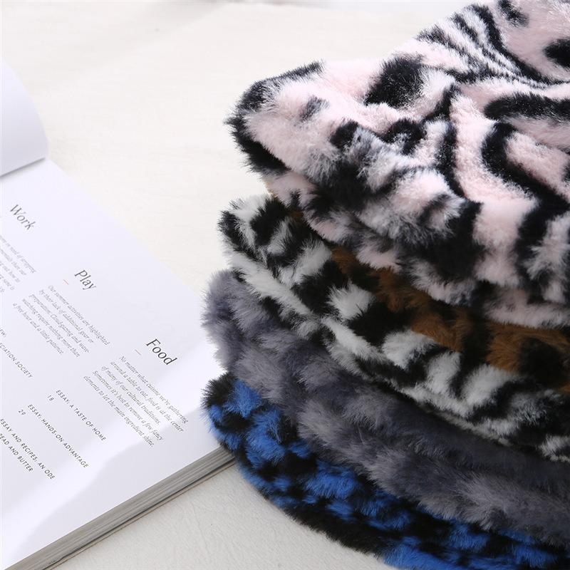 Damen Herbst und Winter Warme Dicke Fischermütze Winddichte Vielseitige Zebramuster Plüschmützen