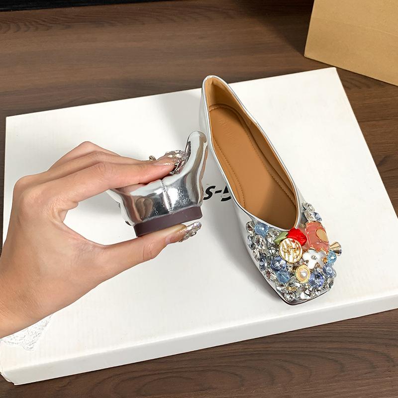 

Французский темперамент Вечерний стиль Одинарные туфли 2025 Новые Серебряные Плоские Внутреннее увеличение Кристальные Одинарные туфли Женские Размер 35-42 35 серебряный