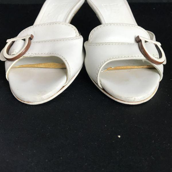 Salvatore Ferragamo Mules Sandalen mit offener Zehenpartie Größe 5D 22.0-22.5 Weiße Schuhe Mules(GEBRAUCHT)