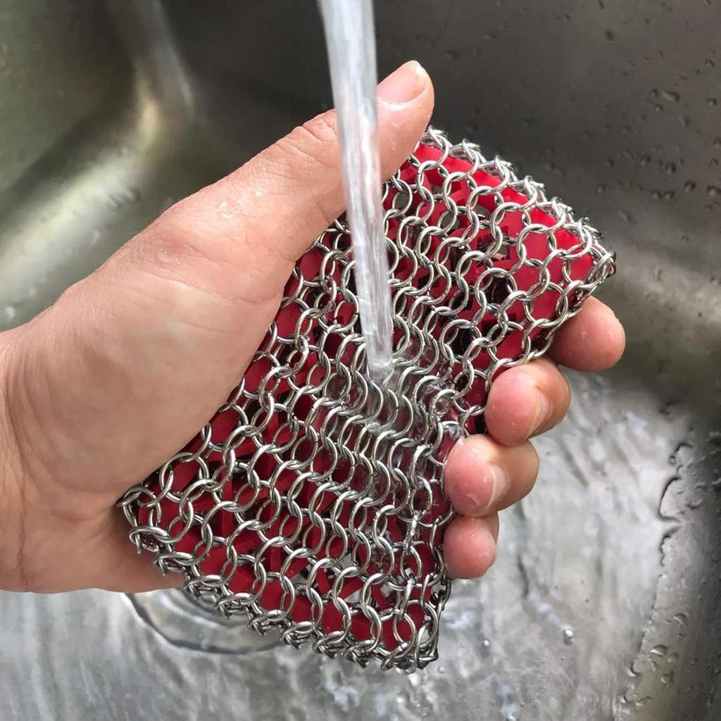 Cast Iron Skillet Cleaner, Stainless Steel Chainmail Cleaning Scrubber with Silicone Insert for Cleaning Castiron Pan