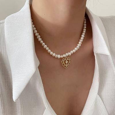 Retro Girl Palace Hollow Love Cross Pendant Necklace Simple Pearl Chocker Clavicle Chain Necklace Jewelry for Women Beads