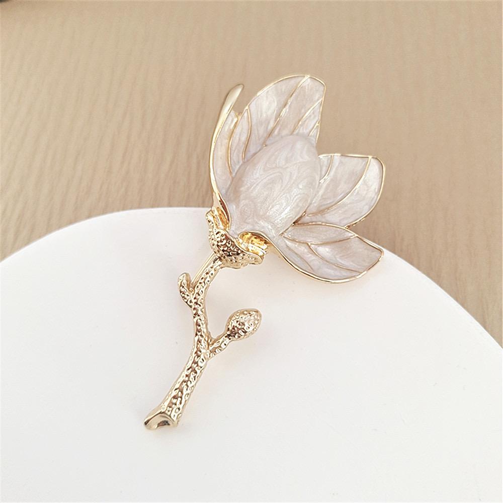 Vintage Enamel Magnolia Corsage Palace Style Jewelry Accessories Suitable For Women To Wear