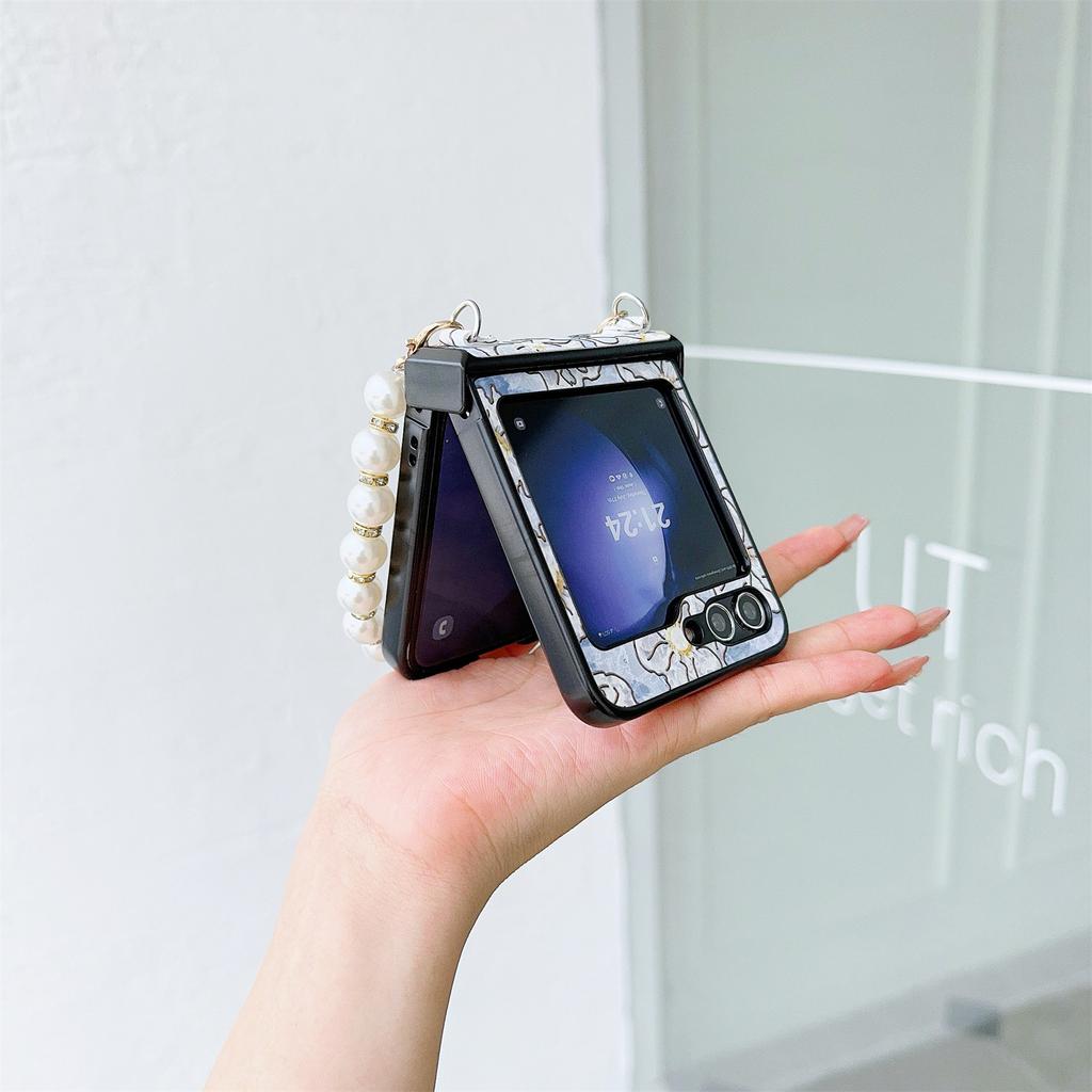 For Samsung Galaxy Z Flip5 5G Hinge Design Lacquered Flower Pattern PU Leather+PC Case with Pearl Chain