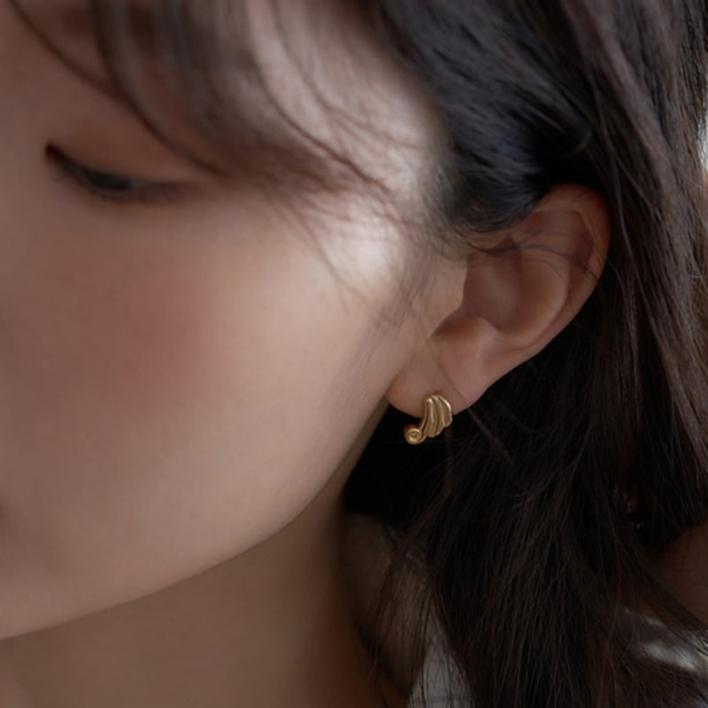 Dawn of Me New. Wave Earring