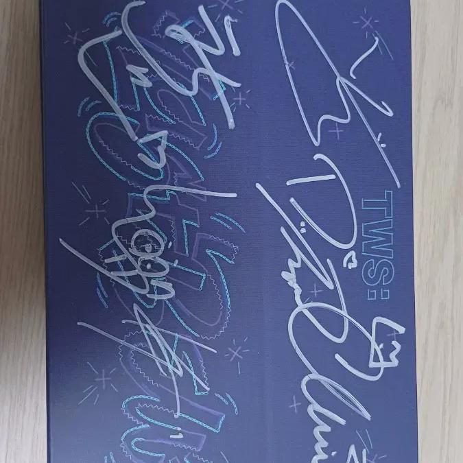 

Tours Tws Last Festival Pre-signed Album
