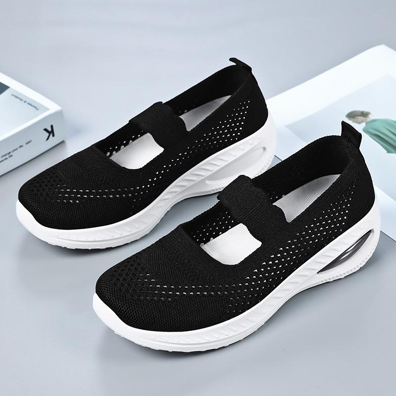Women's shoes with soft soles are not tired of feet. The new old Beijing cloth shoes in summer are comfortable and breathable, and the net shoes are