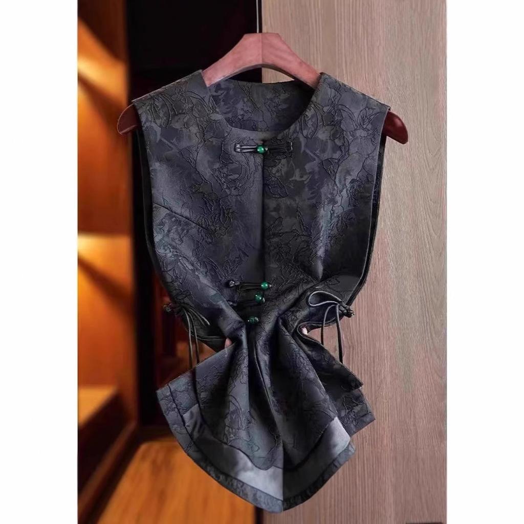 Premium vest vest women's retro jacquard niche style disc buckle stacked top