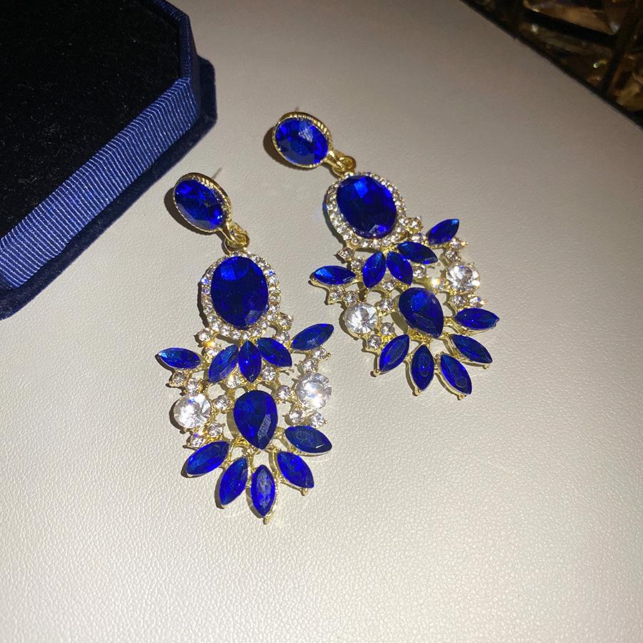 

Inlaid Rhinestone Oval Water Drop Hollow Earring for Women Light Luxury High-end Drop Earrings Retro Palace Style Accessories