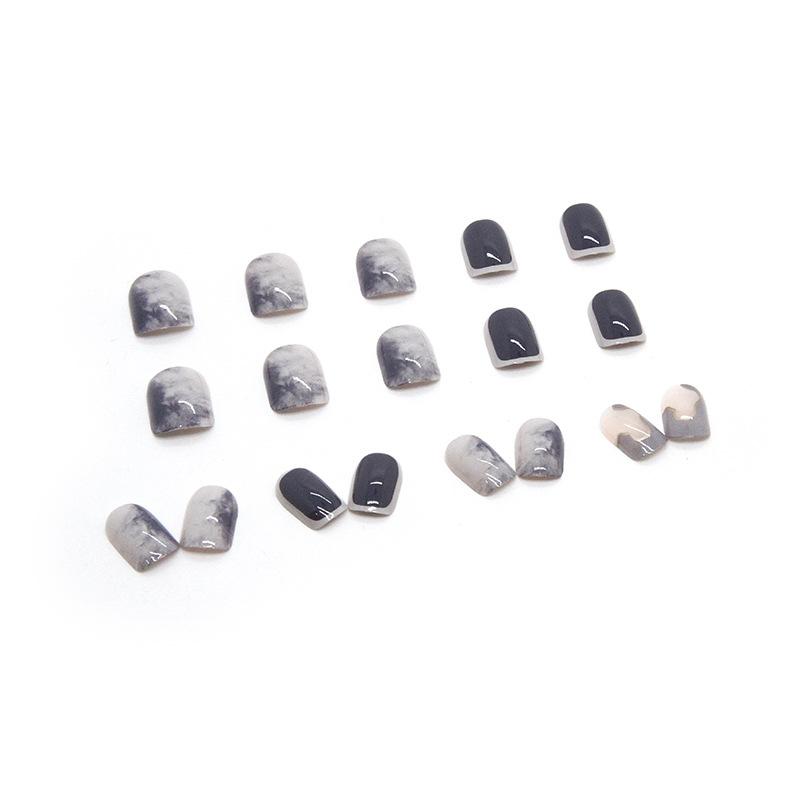 24 Pcs Winter Glacier Blue Gradual Change Smudge Wear Armor Simple Sweet Cool Ins Wind White Fake Nails