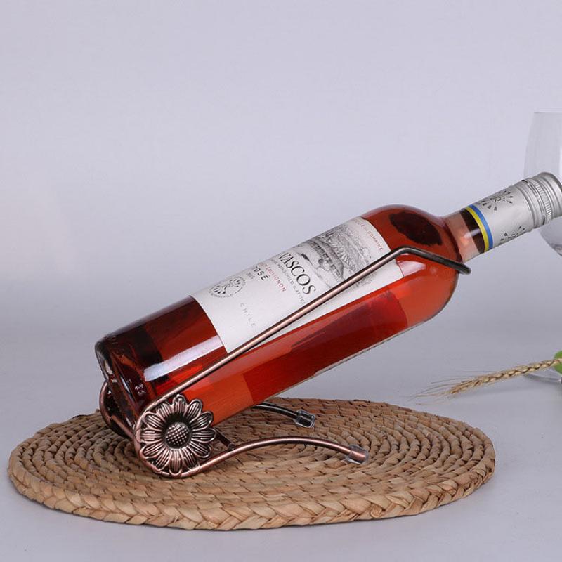 Kreativní kovový stojan na víno Kuchyňský bar Držáky na vystavení sklenic na pivo a lahví Domácí dekorace Party Nástroj pro skladování whisky Ozdoba