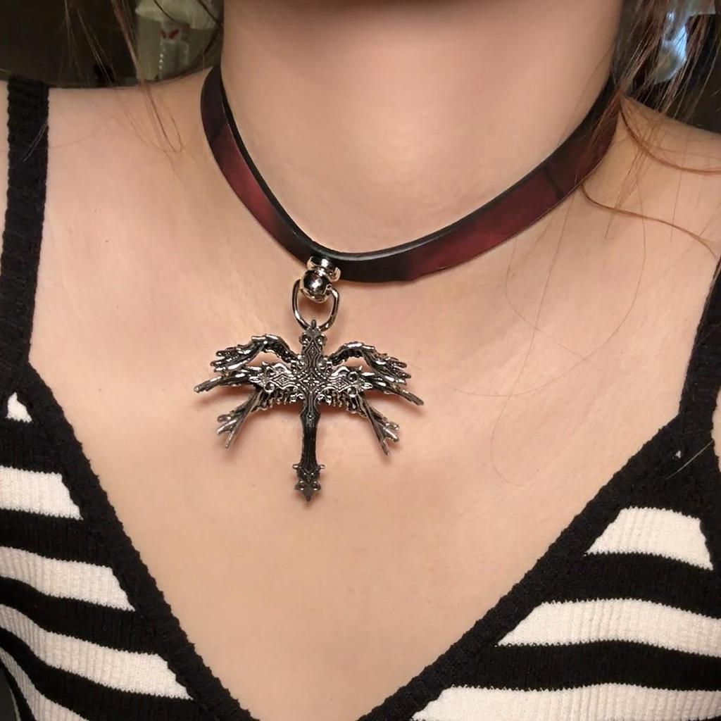 Chique Pittige Meisje Leren Bel Choker Ketting – Uniek Minderheidsontwerp